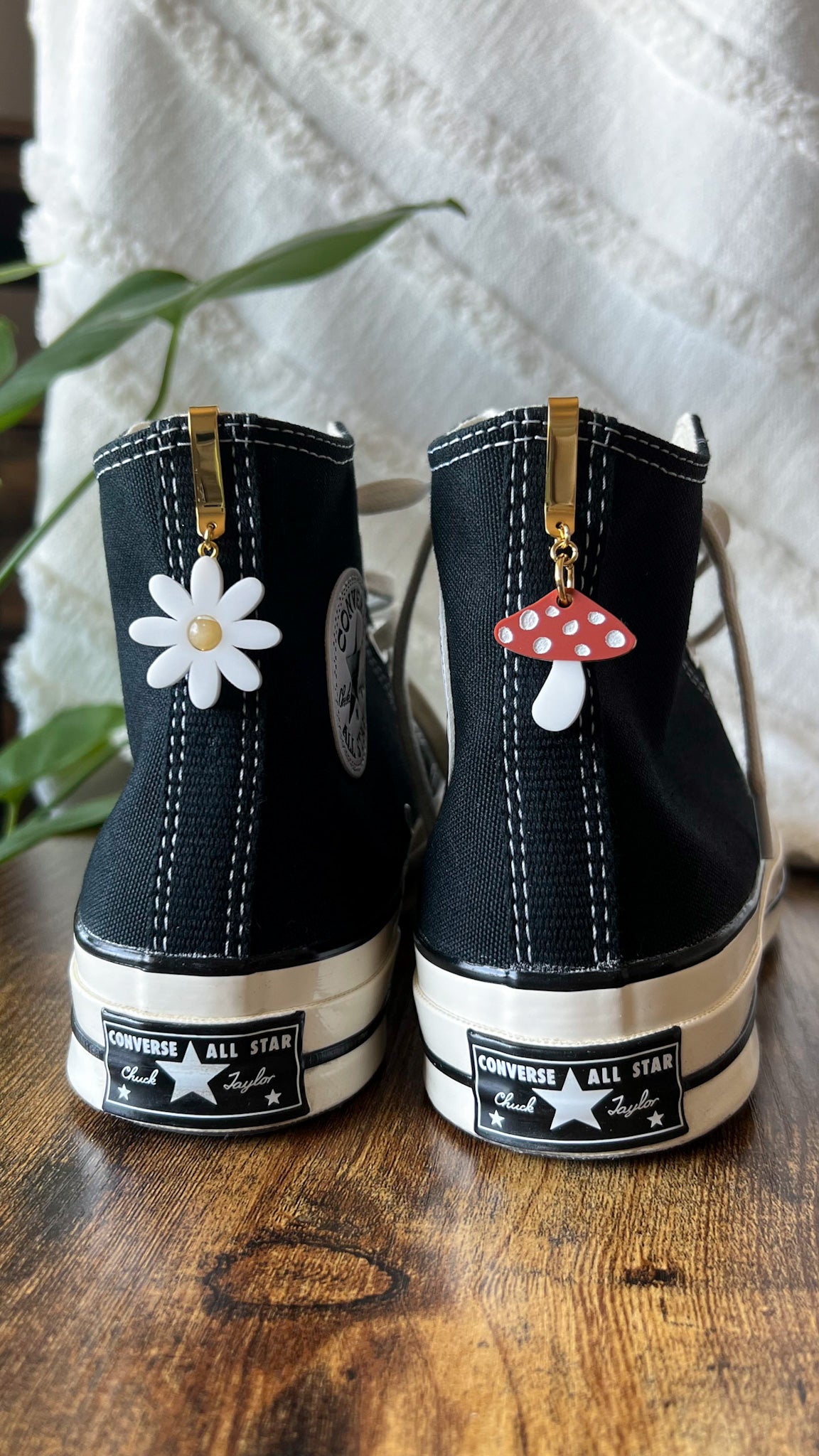 Daisy Shoe Clips with Honey Calcite, Crystal Clips, High Top