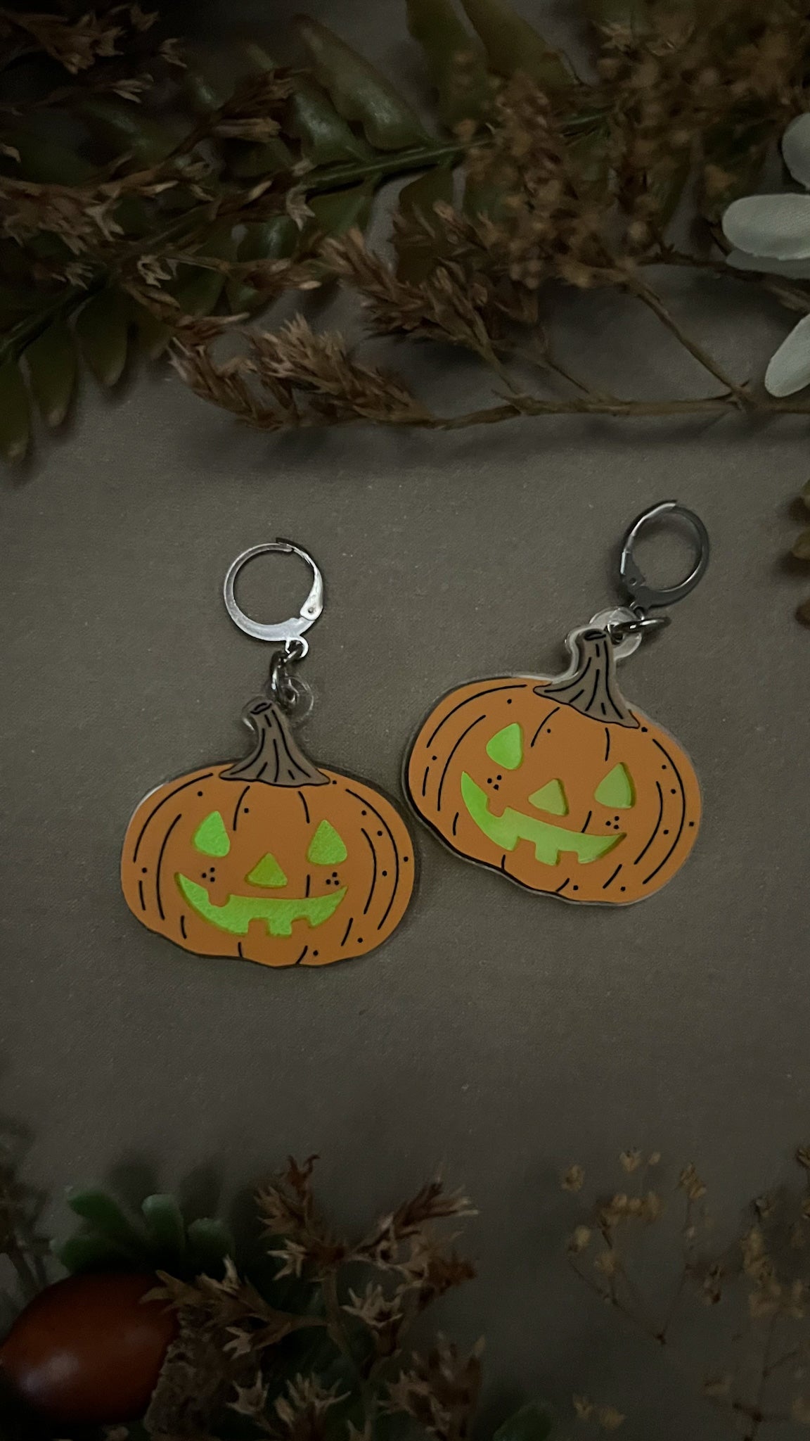 Glowing Jack-o'-Lantern Earrings | Autumn Pumpkin Halloween Acrylic Earrings